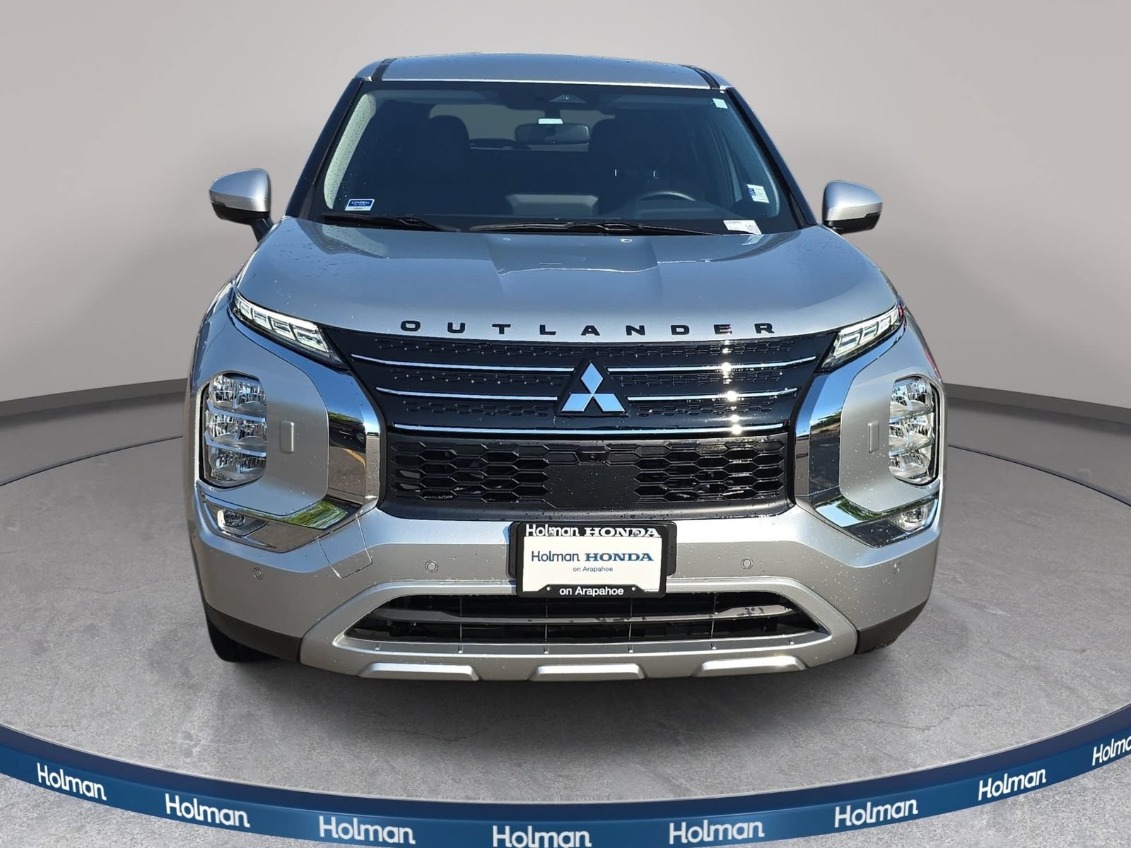 Used 2025 Mitsubishi Outlander 4WD Plug-In Hybrid image 3