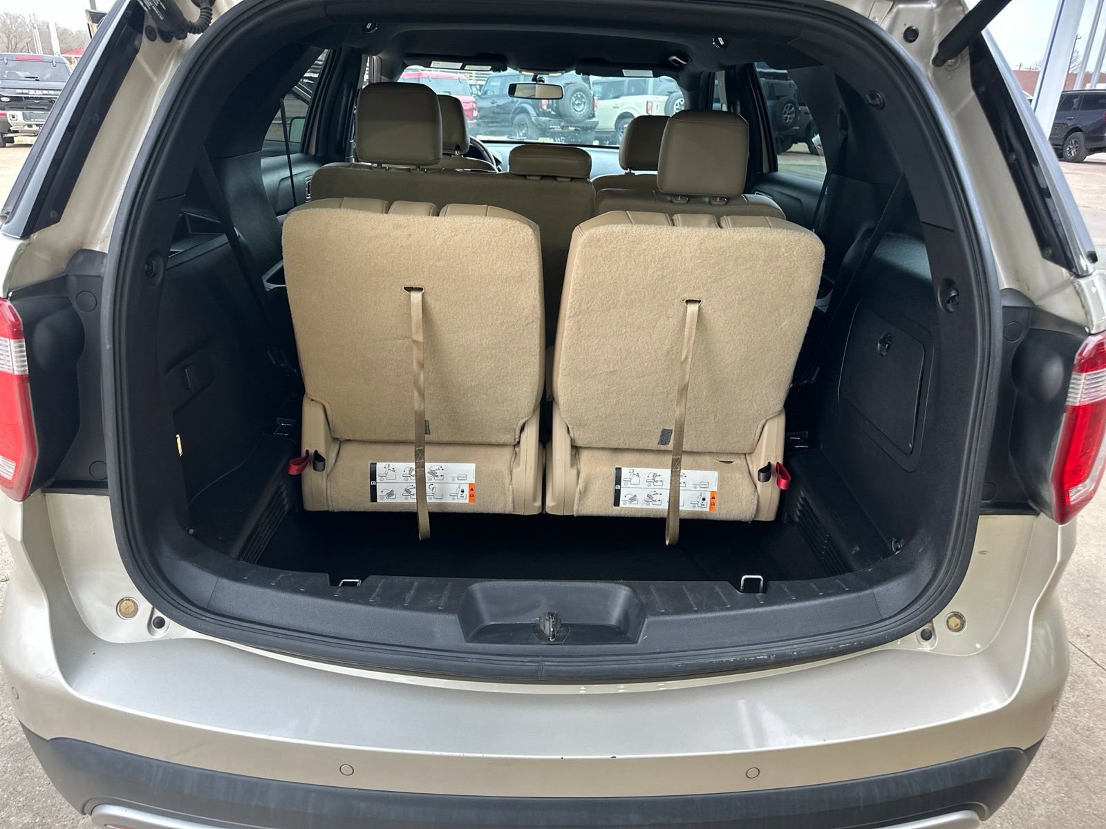 Used 2017 Ford Explorer XLT w/ Equipment Group 202A image 30