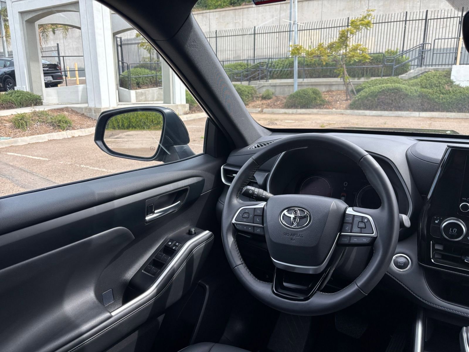 Used 2025 Toyota Highlander XSE image 37