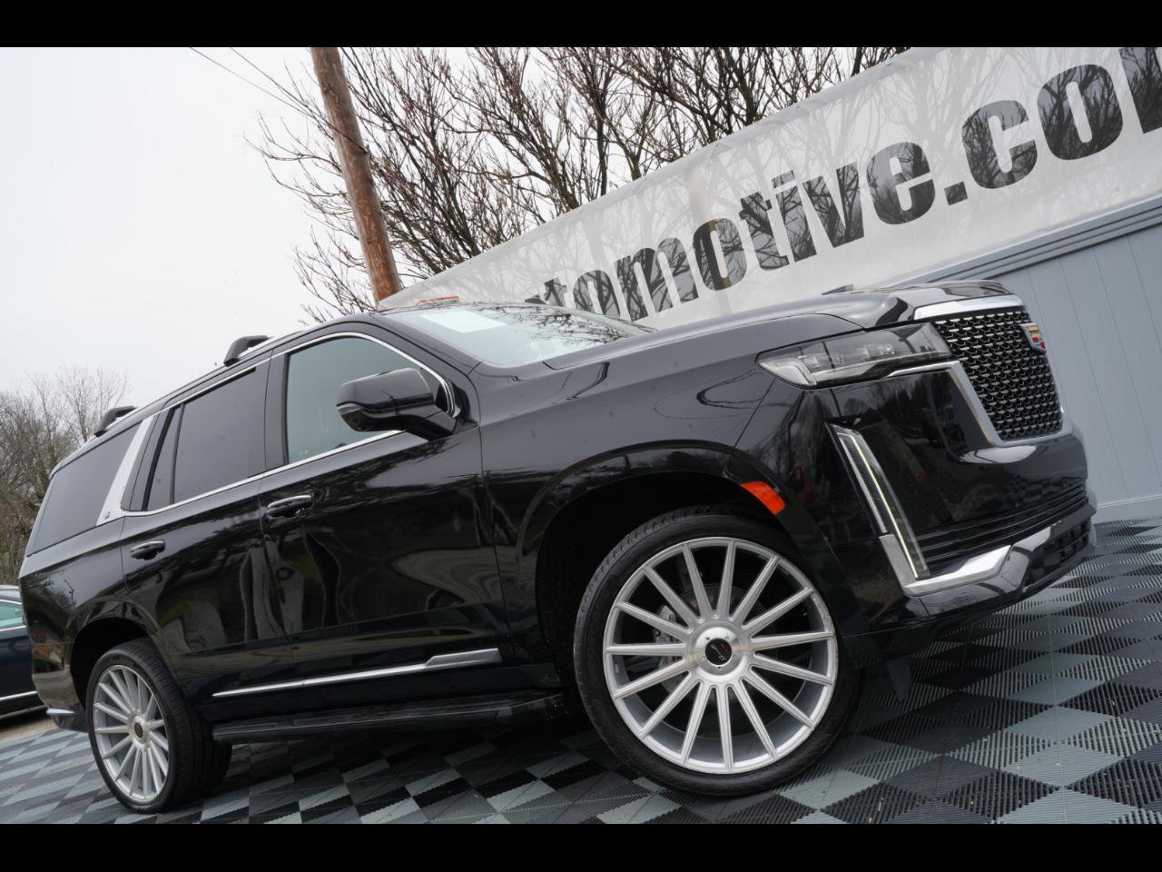 Used 2022 Cadillac Escalade Luxury image 1