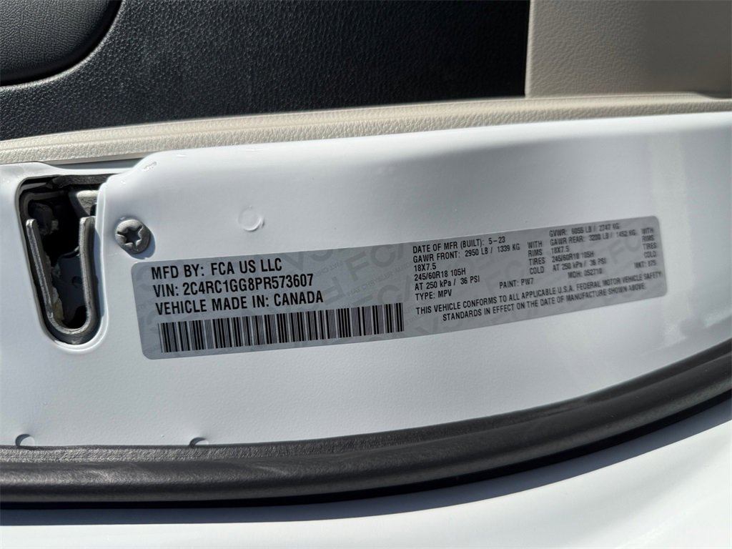 Certified 2023 Chrysler Pacifica Limited image 29