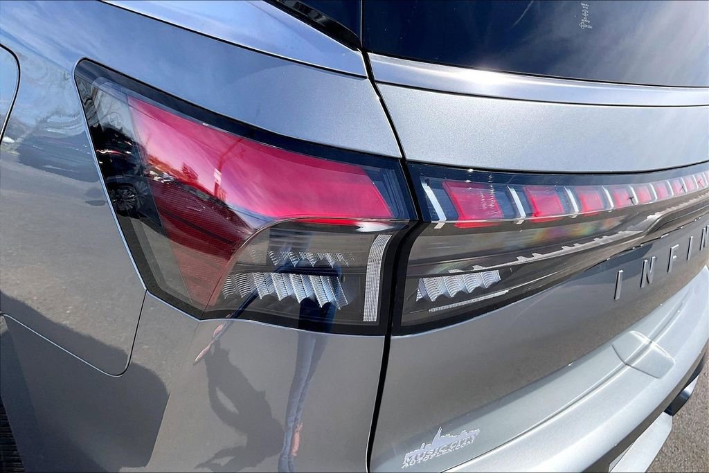 Used 2025 INFINITI QX80 Sensory AWD/4WD image 25