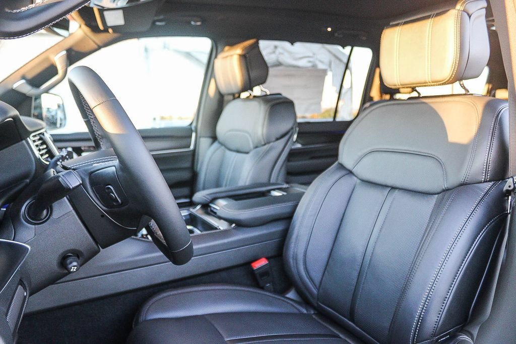 New 2026 Jeep Grand Wagoneer Summit AWD/4WD image 18