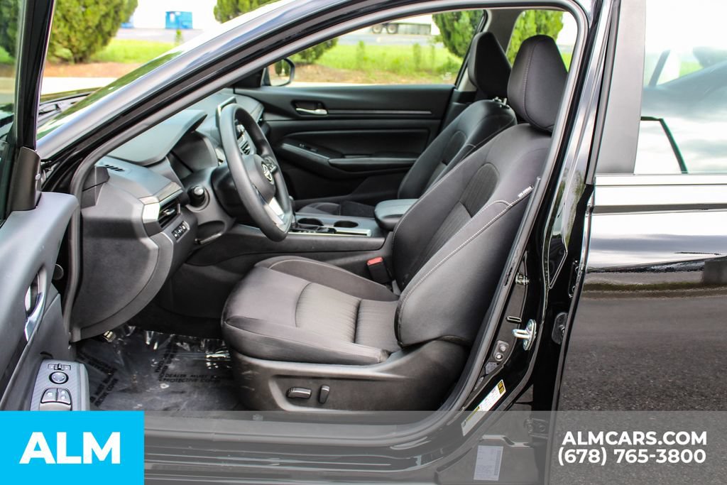 Used 2025 Nissan Altima 2.5 SV FWD image 17