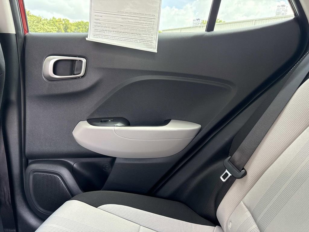 Used 2024 Hyundai Venue SEL FWD image 15