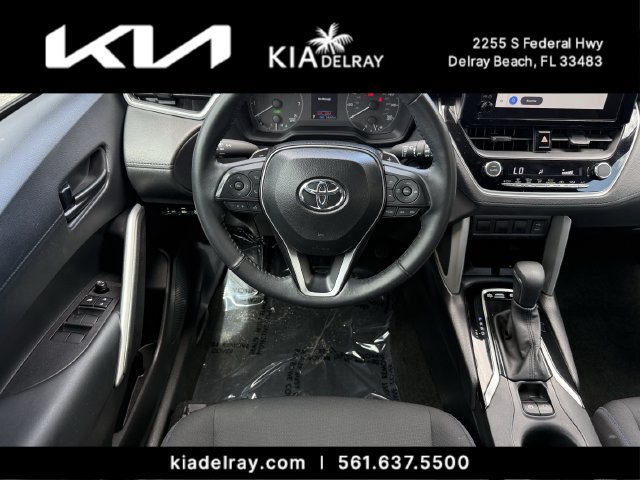 Used 2025 Toyota Corolla Cross AWD Hybrid w/ Moonroof Package image 12