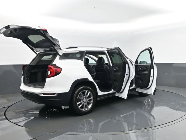 Used 2024 GMC Terrain SLT image 31