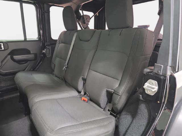 Used 2022 Jeep Wrangler Unlimited Sport AWD/4WD image 13