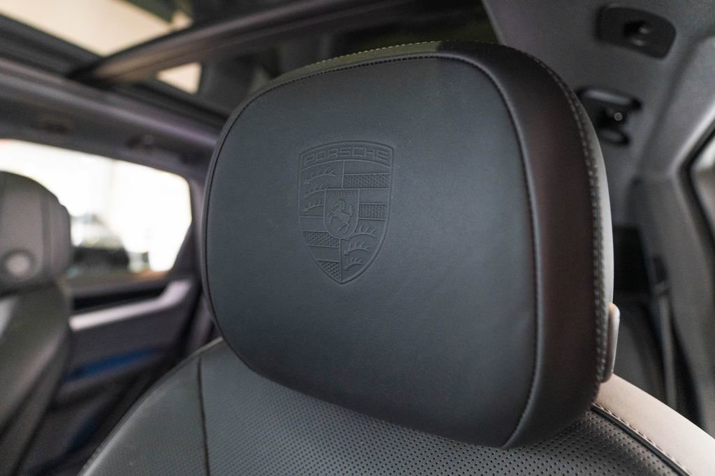 Certified 2025 Porsche Cayenne S image 6