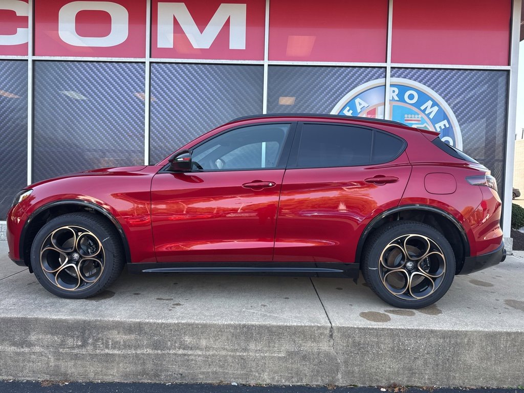 New 2025 Alfa Romeo Stelvio Sprint image 9