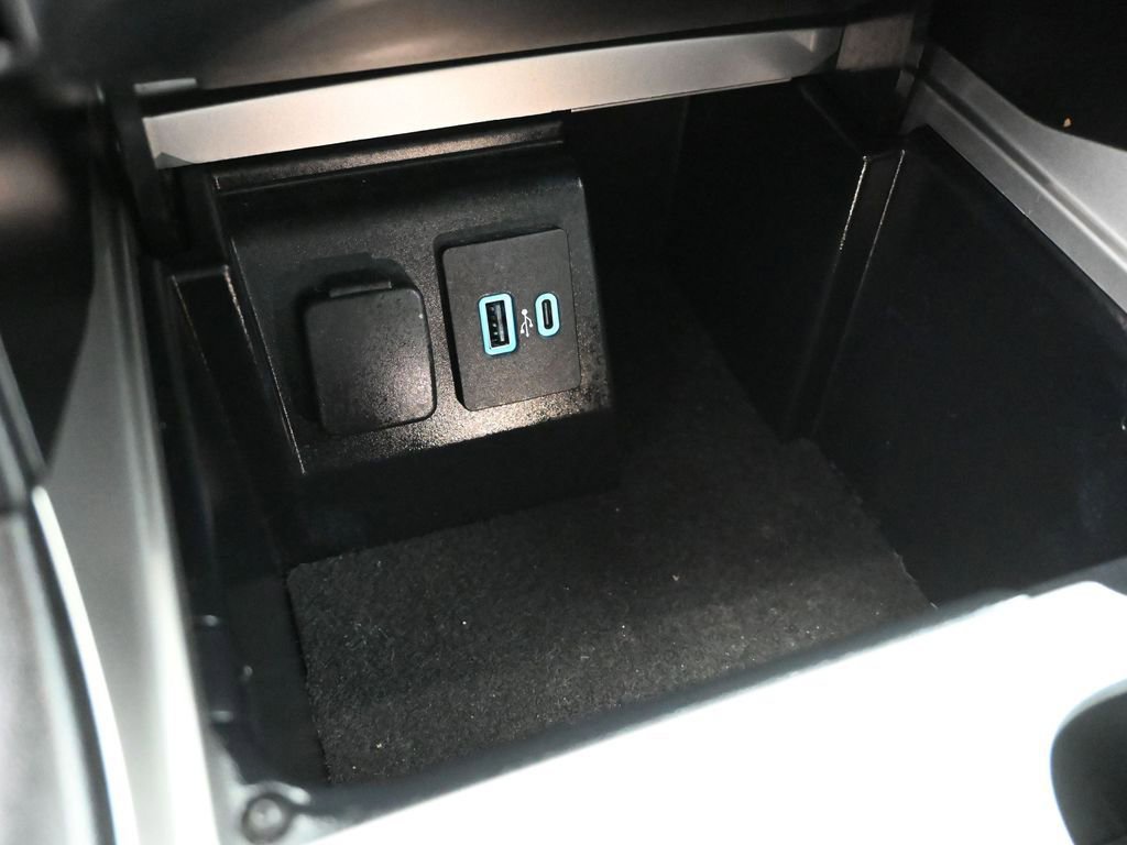 Used 2022 Ford Explorer XLT image 18