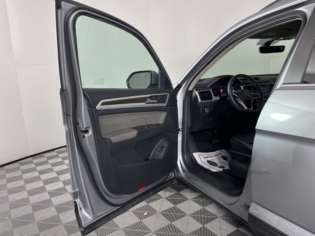Used 2023 Volkswagen Atlas SE w/ Panoramic Sunroof Package FWD image 15