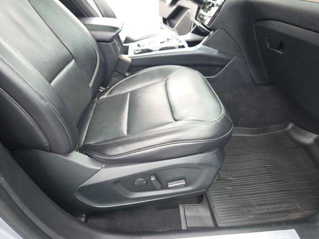 Used 2021 Ford Explorer Limited w/ Equipment Group 301A AWD/4WD image 42