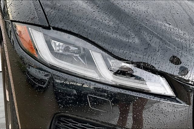 Used 2026 Jaguar F-PACE R-Dynamic S AWD/4WD image 30