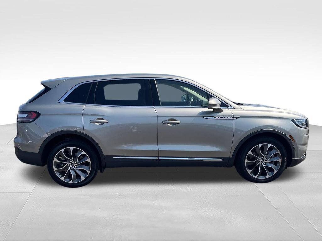Used 2023 Lincoln Nautilus Reserve AWD/4WD image 6