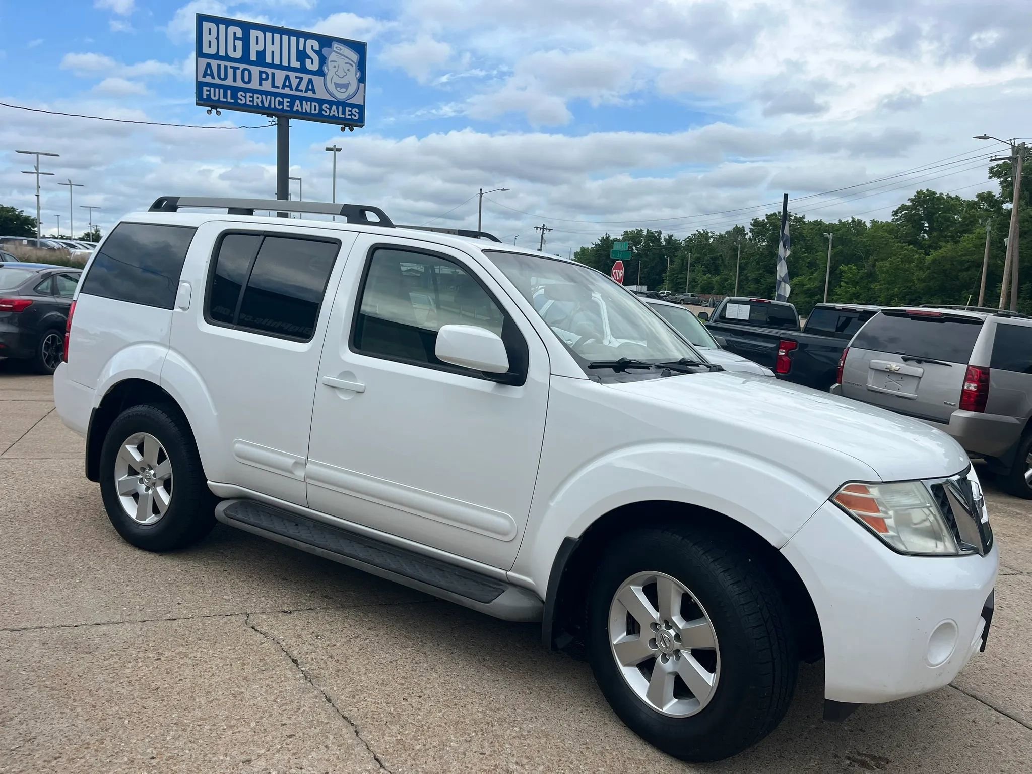 Used 2012 Nissan Pathfinder SV AWD/4WD image 5