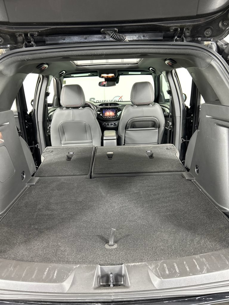 Used 2022 Chevrolet TrailBlazer RS w/ Sun and Liftgate Package FWD image 21