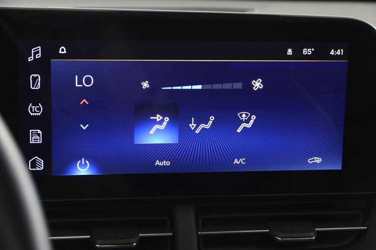 Used 2024 Chevrolet Trax ACTIV w/ Sunroof Package image 35
