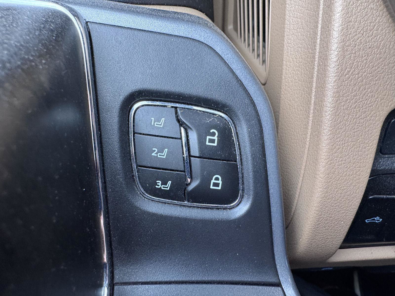 Used 2023 Ford F250 Lariat w/ Sport Appearance Package AWD/4WD image 14