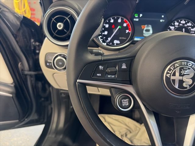 Used 2018 Alfa Romeo Giulia Ti AWD/4WD image 18