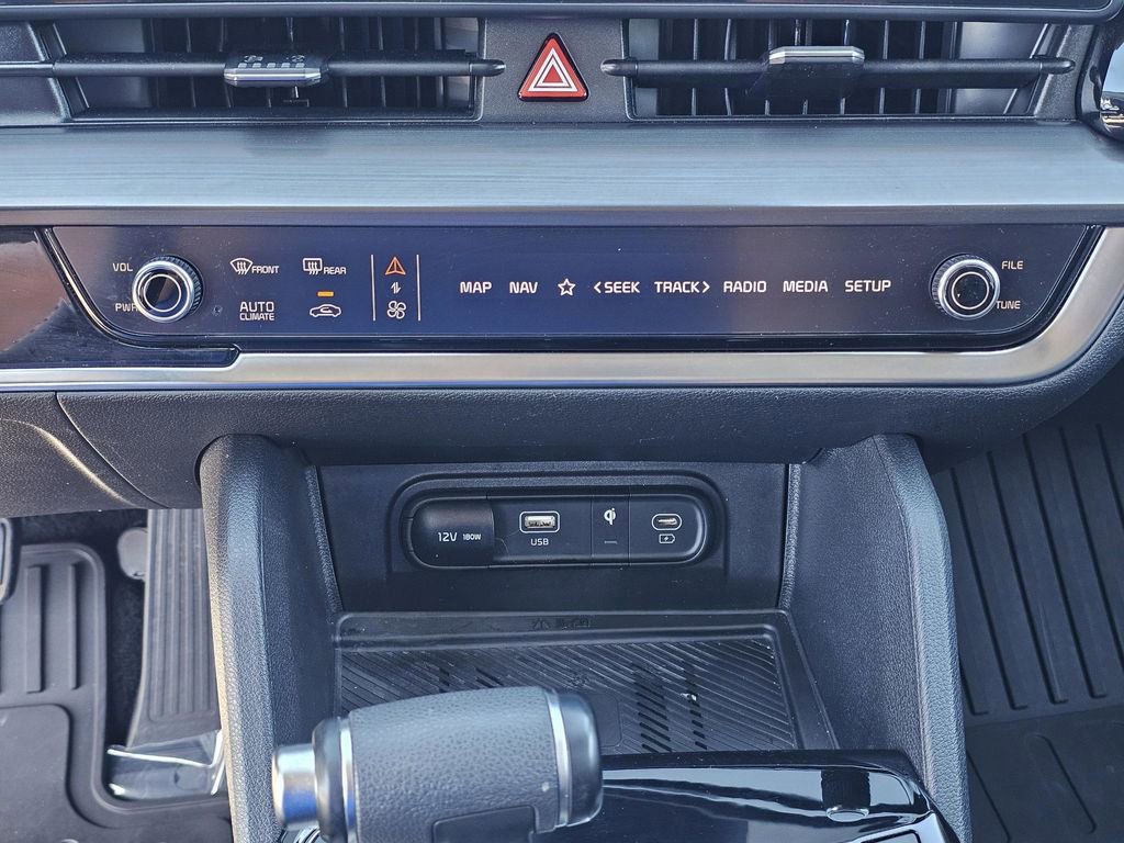 Certified 2024 Kia Sportage EX image 29