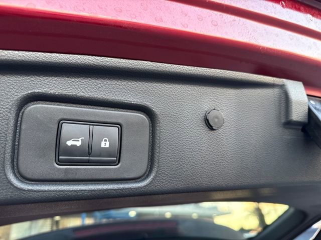 Used 2025 Nissan Pathfinder SV image 31