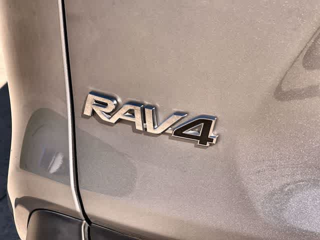 Used 2020 Toyota RAV4 Limited AWD/4WD image 8