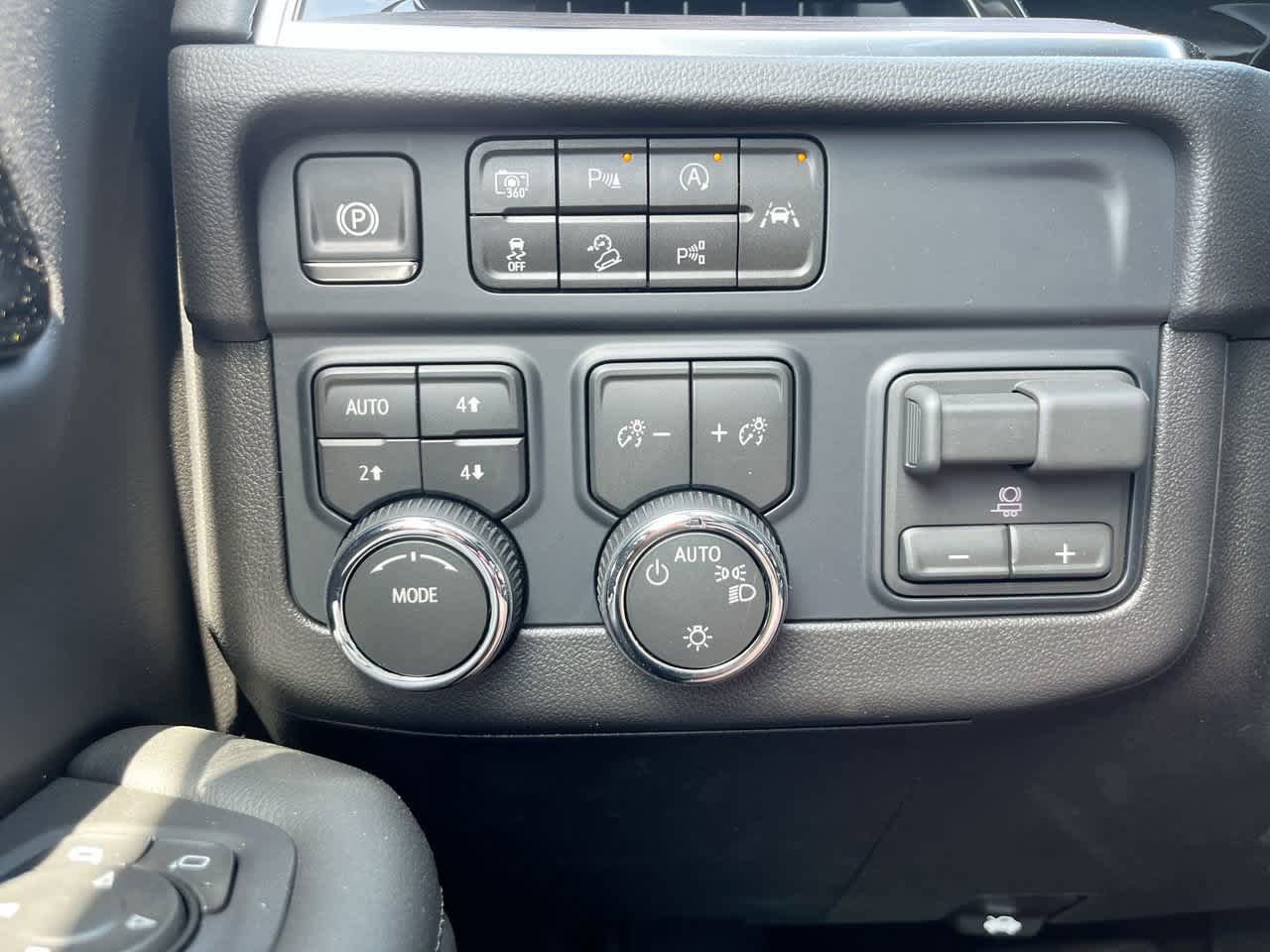 New 2026 Chevrolet Suburban LS w/ LPO, Dark Essentials Package image 21