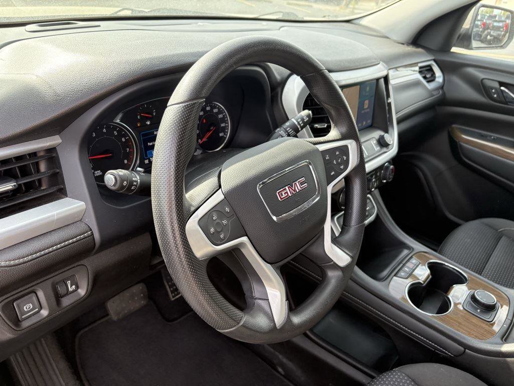 Used 2023 GMC Acadia SLE image 7