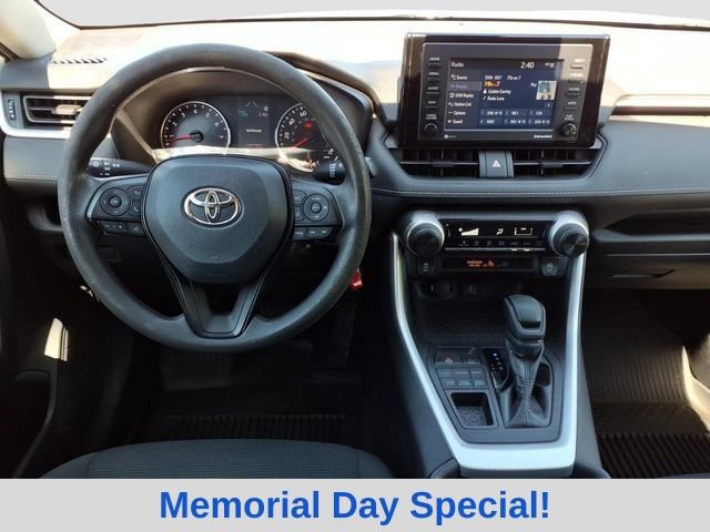 Used 2021 Toyota RAV4 LE AWD/4WD image 14