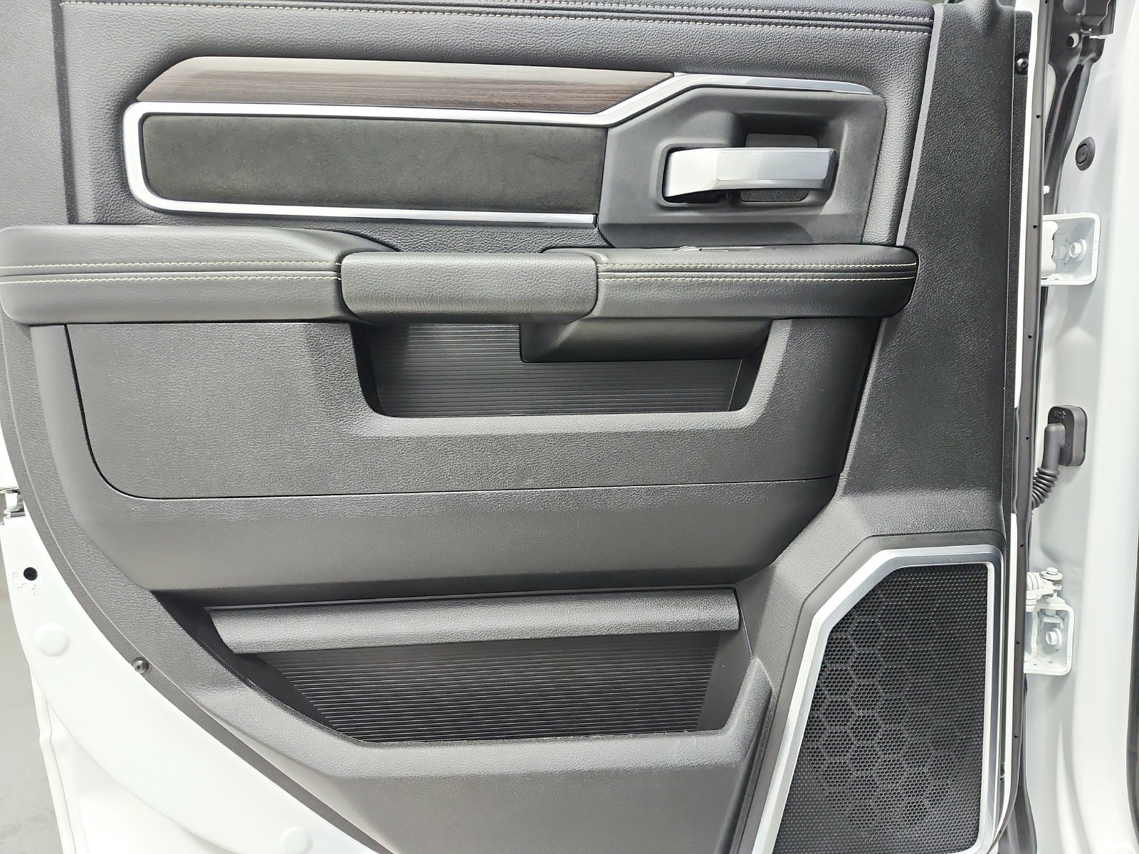 Used 2025 RAM 2500 Laramie AWD/4WD image 37