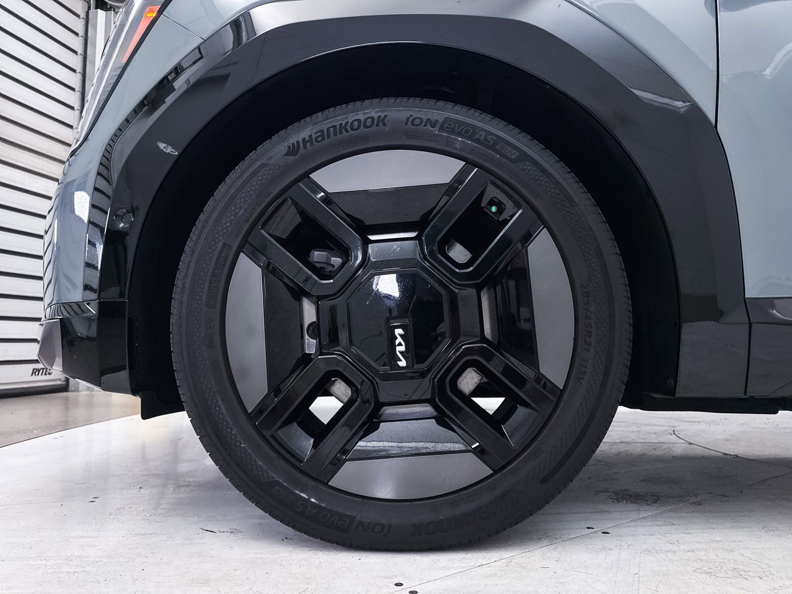 Used 2024 Kia EV9 GT-Line image 16