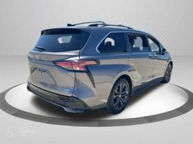 Used 2021 Toyota Sienna XSE w/ XSE Plus Package FWD image 5
