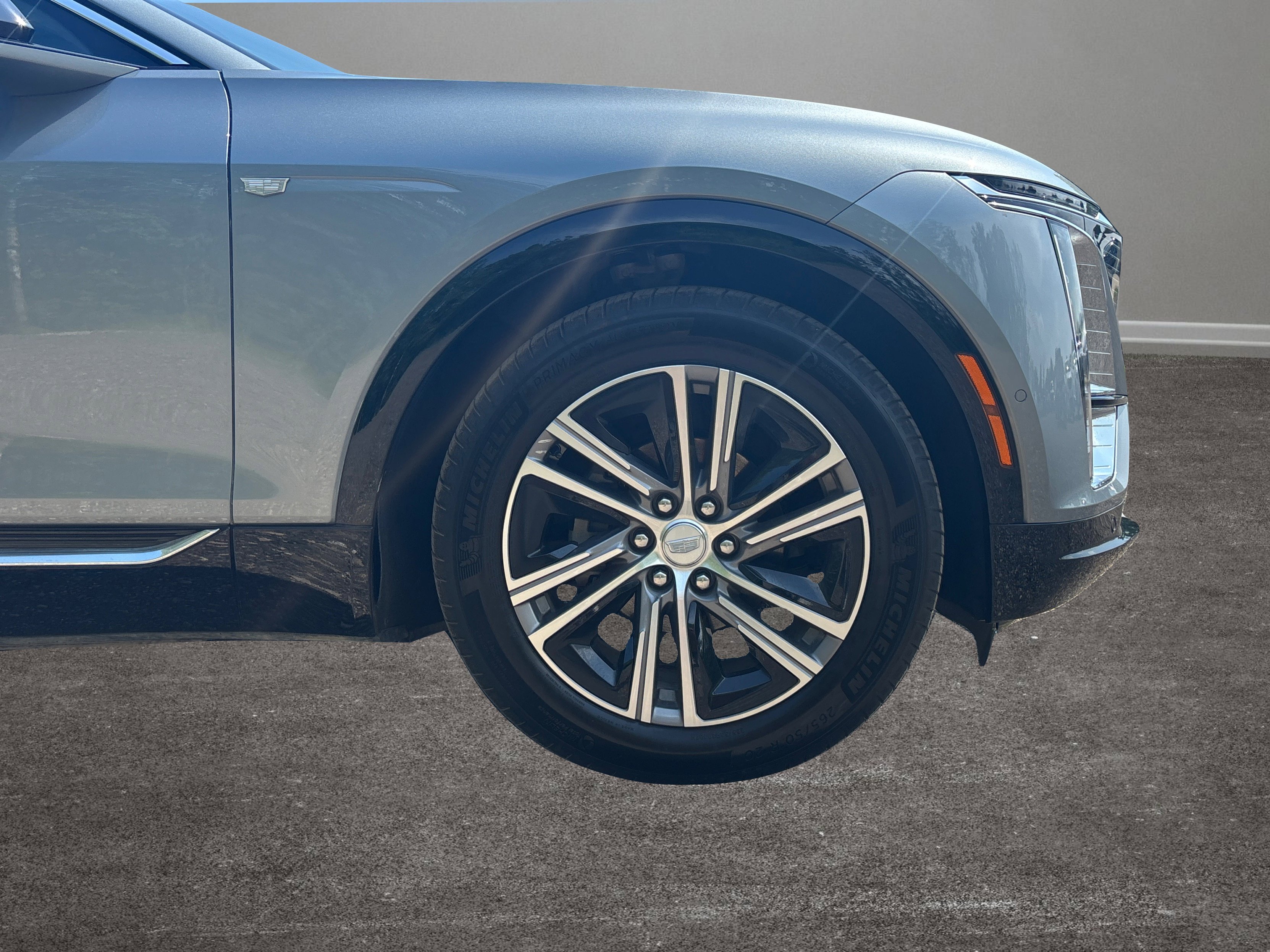 Used 2024 Cadillac Lyriq Luxury w/ LPO, Floor Liner Package image 40