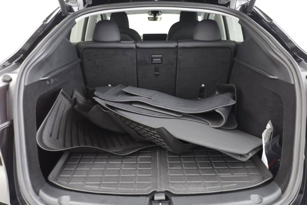 Used 2024 Tesla Model Y Long Range image 17