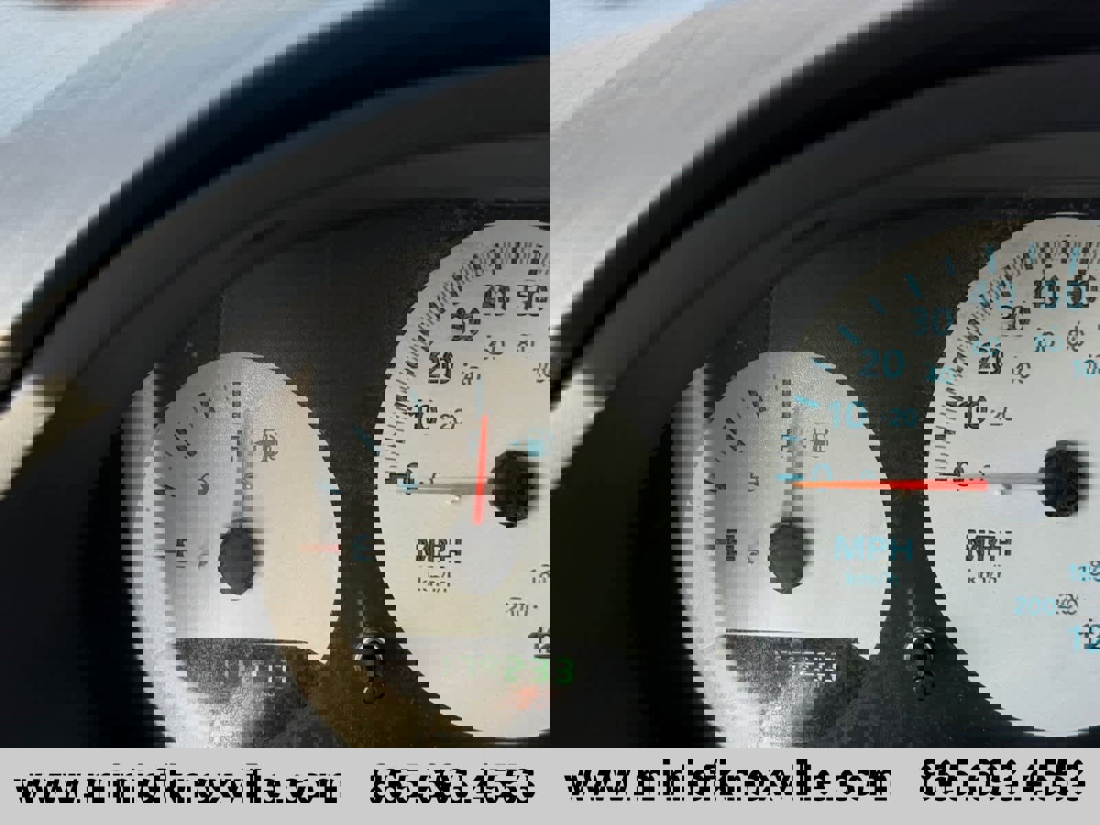 Used 2006 Chrysler Town & Country image 26