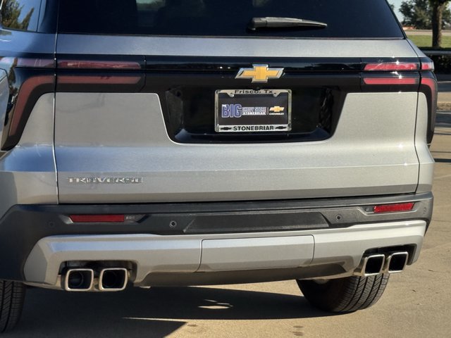 Used 2025 Chevrolet Traverse LT FWD image 8
