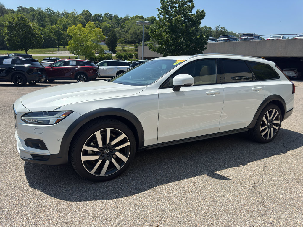 Certified 2025 Volvo V90 B6 Cross Country Ultra AWD/4WD image 5