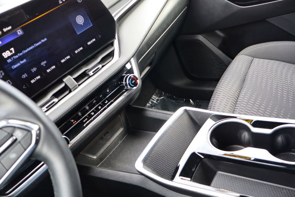 Used 2025 Chevrolet Equinox LT image 28