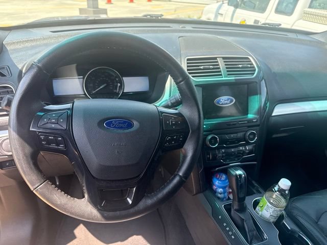 Used 2017 Ford Explorer XLT w/ Equipment Group 202A FWD image 25