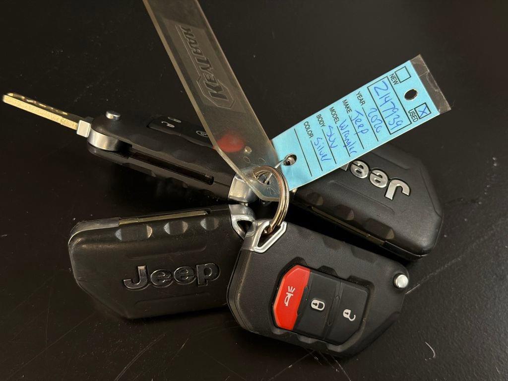 Used 2020 Jeep Wrangler Unlimited Sahara AWD/4WD image 34