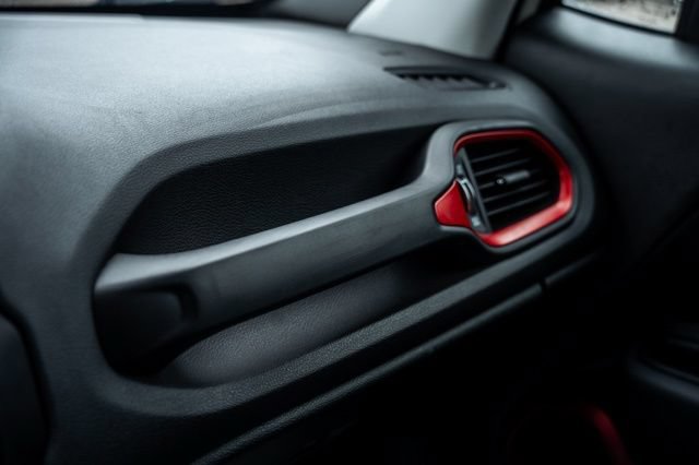 Used 2023 Jeep Renegade Trailhawk AWD/4WD image 36
