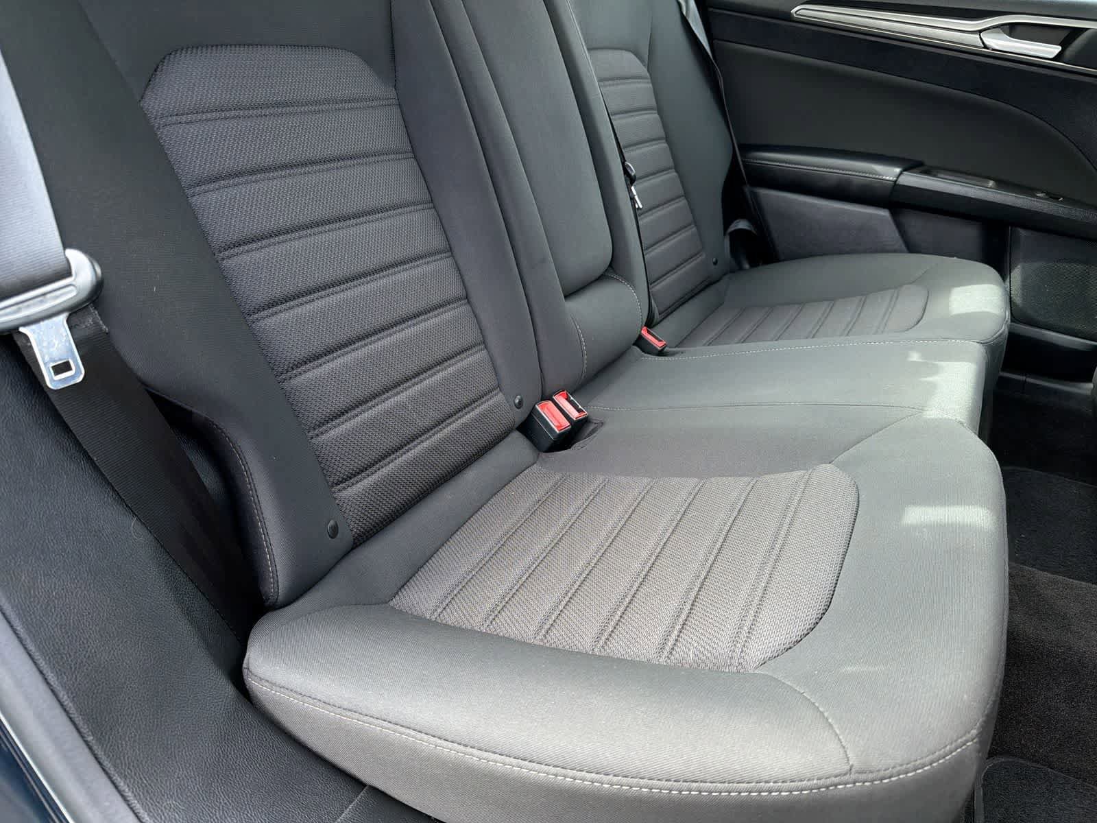 Used 2020 Ford Fusion SE FWD image 21
