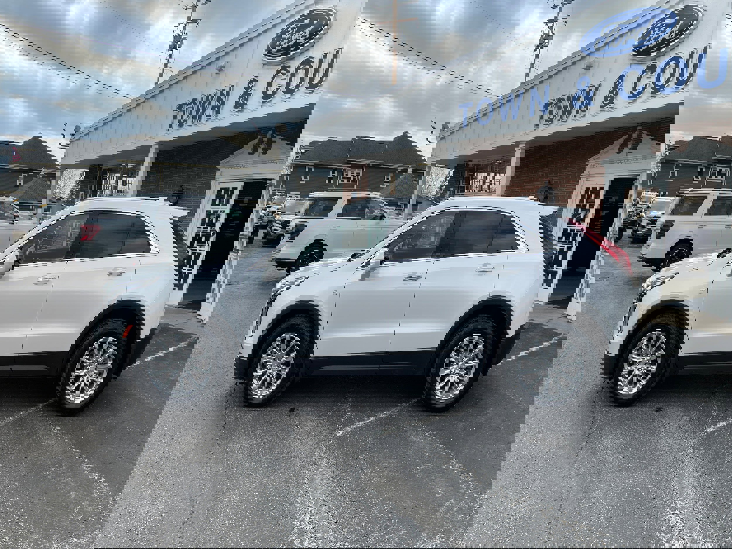 Used 2022 Cadillac XT4 Luxury w/ Cold Weather Package image 8