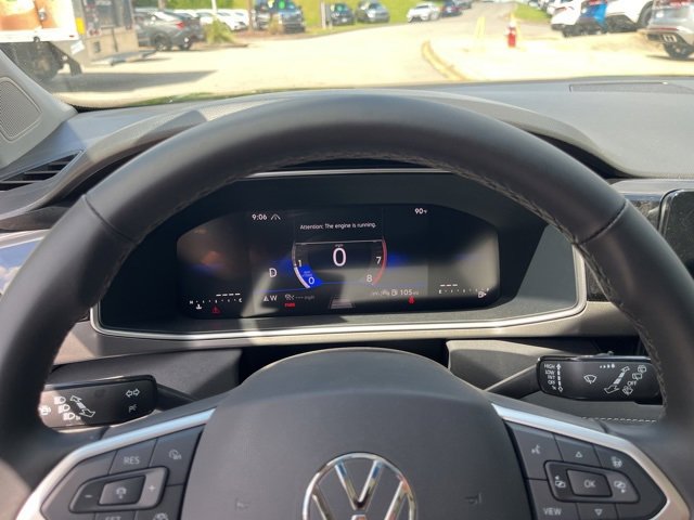 New 2025 Volkswagen Taos SE image 20