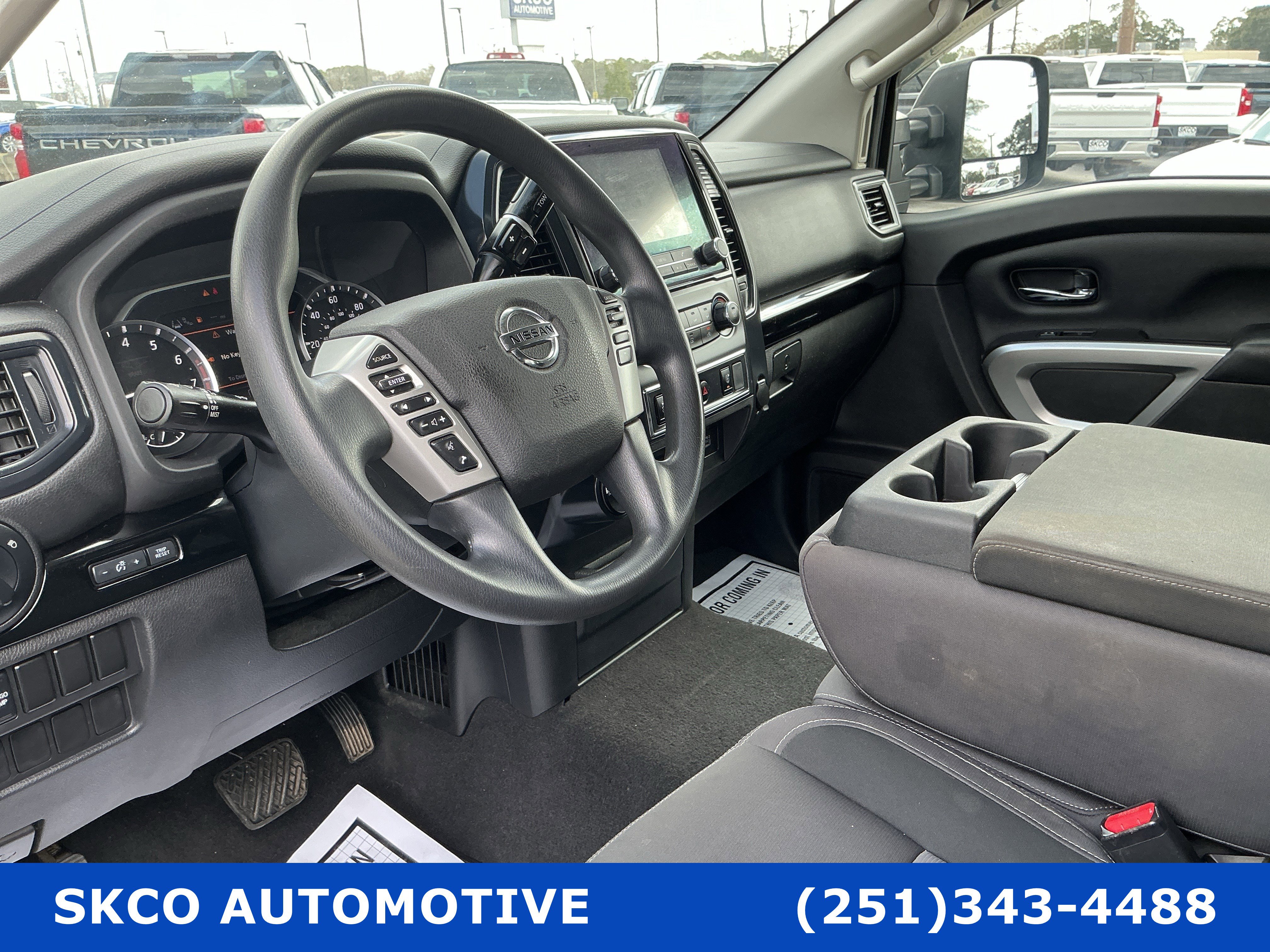 Used 2022 Nissan Titan SV image 20