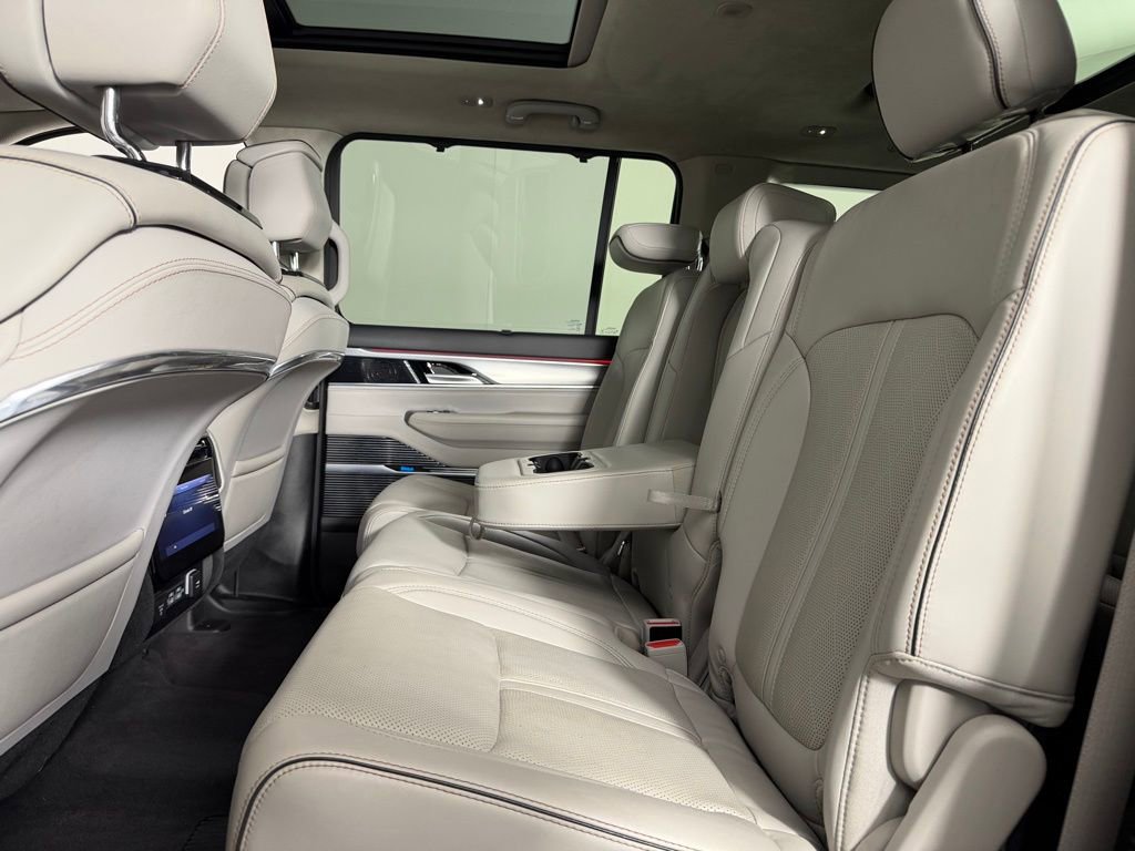 Used 2023 Jeep Grand Wagoneer Series II w/ Flexible Seating Group AWD/4WD image 30