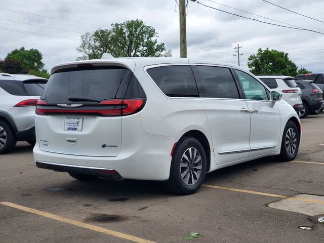 Used 2022 Chrysler Pacifica Limited FWD image 3