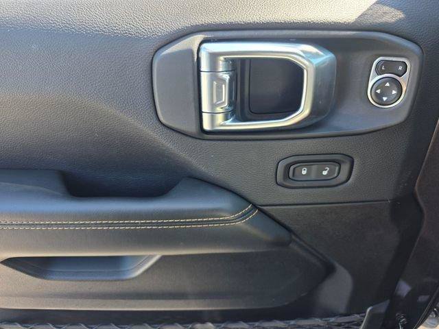 Used 2025 Jeep Wrangler Unlimited Sahara AWD/4WD image 31