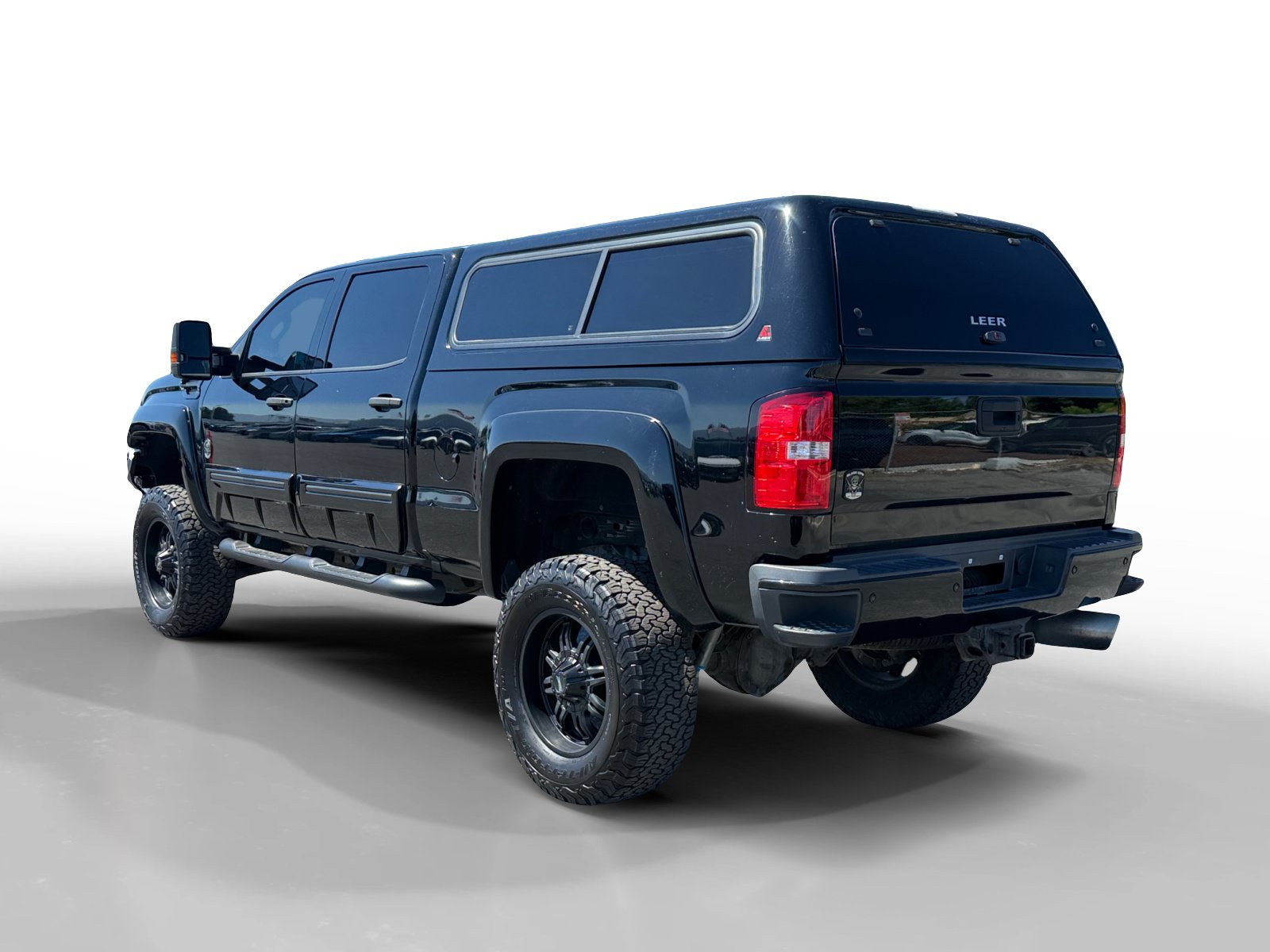 Used 2018 GMC Sierra 2500 Denali w/ Duramax Plus Package AWD/4WD image 3